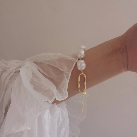Imitation Freshwater Pearl Oval Gold Bracelet - Picture 3 of 7